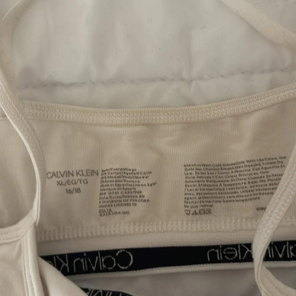 calvin klein sports bra - Picture 3 of 3